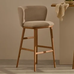 Kave Home Barkruk Ciselia Chenille en essenhout (zithoogte 65cm)