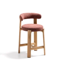 Online Kave Home Barkruk Granite Chenille en naturel essenhout (zithoogte 65cm)