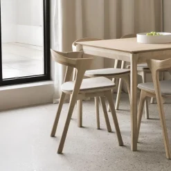 Ethnicraft Eetkamerstoel Bok Gevernist Eikenhout en Stof