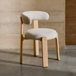 Discount Kave Home Eetkamerstoel Granite Chenille en naturel essenhout