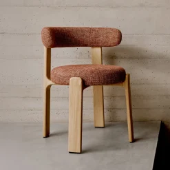 Discount Kave Home Eetkamerstoel Granite Chenille en naturel essenhout