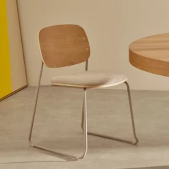 Outlet Kave Home Eetkamerstoel Meli Hout en chenille, kleur Beige