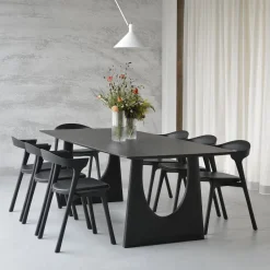 Hot Ethnicraft Eettafel Geometric Gevernist Eikenhout, kleur Zwart