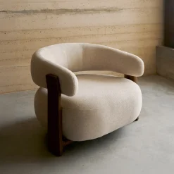 Outlet Kave Home Fauteuil Granite Chenille en noten essenhout