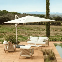 New Kave Home Loungeset Sirte Met 3-zitsbank, 2 fauteuils en tafel, kleur Ecru/Houtlook