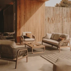 Sale Kave Home Loungeset Vellana Acaciahout, Met 3-zits bank, 2 fauteuils en salontafel Beige