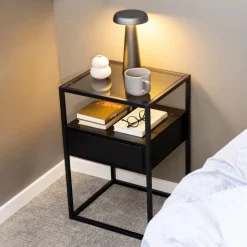 Online Bendt Nachtkastje Maikel zwart metaal met glazen blad en lade