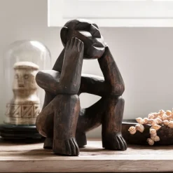 MUST Living Ornament Do Nothing Mahoniehout, 30cm hoog