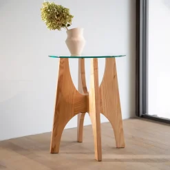 Online Zuiver Ronde Bijzettafel Kobe Essenhout en glas, 45cm