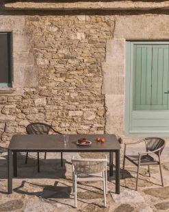 Outlet Kave Home Tuintafel Anafi Gesinterde steen, kleur Donkergrijs