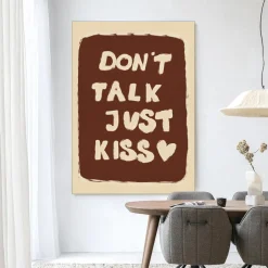 Urban Cotton Wandkleed Just Kiss in maat en frame naar keuze