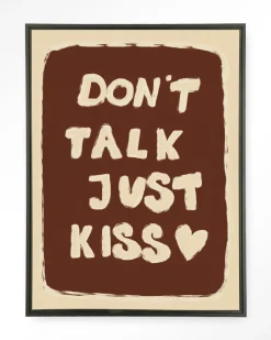 Urban Cotton Wandkleed Just Kiss in maat en frame naar keuze