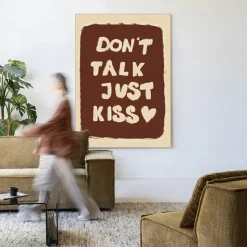 Urban Cotton Wandkleed Just Kiss in maat en frame naar keuze