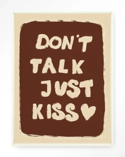 Urban Cotton Wandkleed Just Kiss in maat en frame naar keuze