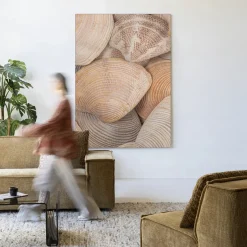 Best Urban Cotton Wandkleed Tijdloze Rust: In Een Zee Van Schelpen in maat en frame naar keuze